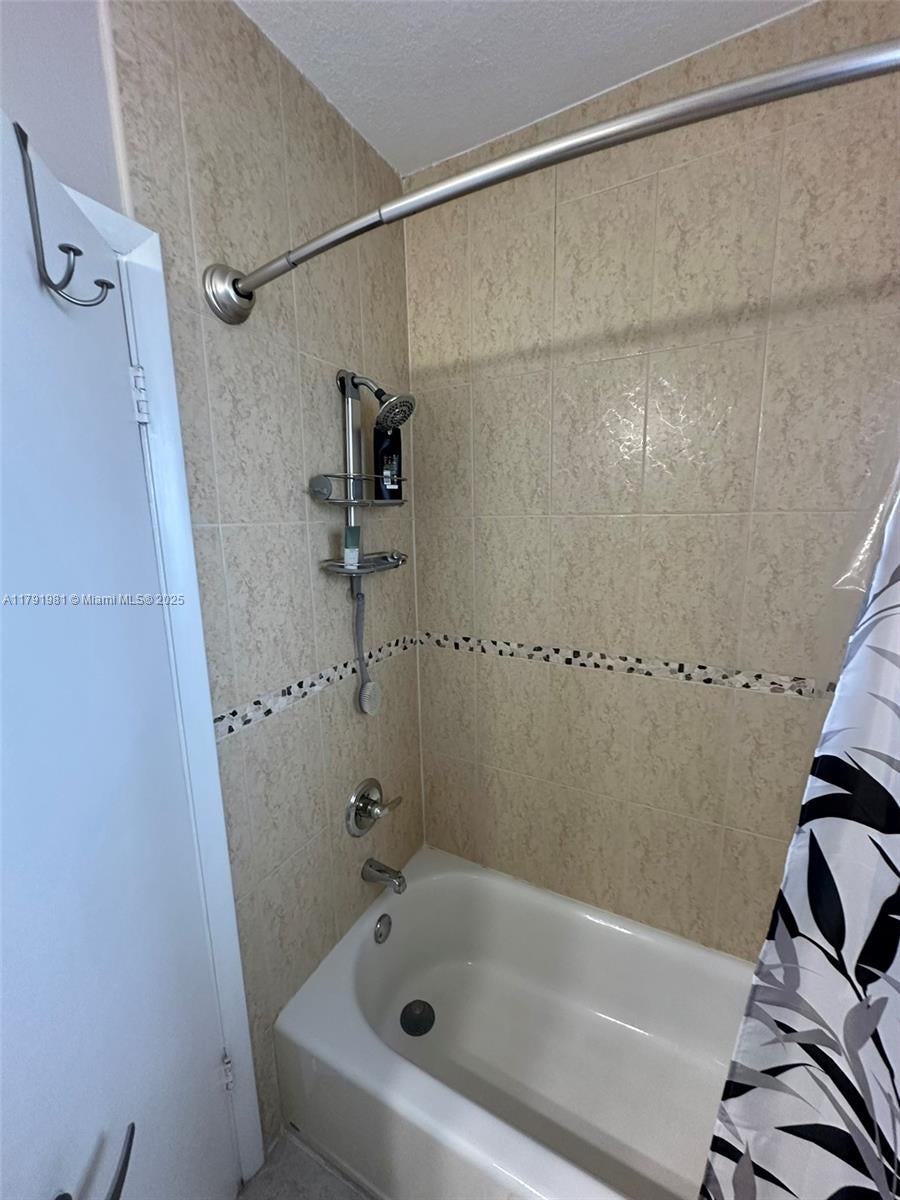 Coral Gables, Florida, 33134, United States, 3 Bedrooms Bedrooms, ,2 BathroomsBathrooms,Residential,Active,1820392