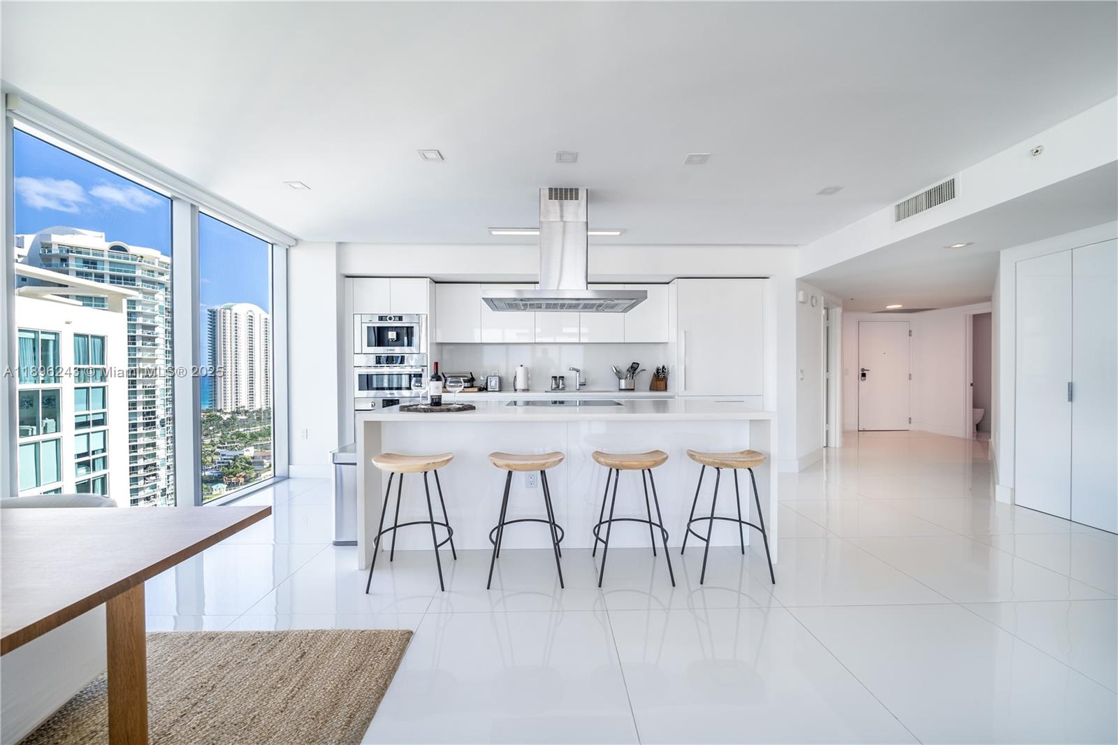 Sunny Isles Beach, Florida, 33160, United States, 3 Bedrooms Bedrooms, ,4 BathroomsBathrooms,Residential,Active,1964266