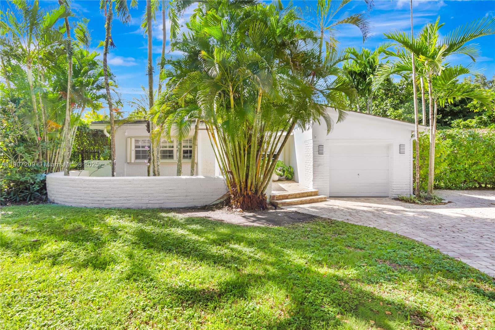 Coral Gables, Florida, 33134, United States, 2 Bedrooms Bedrooms, ,2 BathroomsBathrooms,Residential,Active,1986867 Coral Gables, Florida, 33134, United States, 2 Bedrooms Bedrooms, ,2 BathroomsBathrooms,Residential,Active,1986867