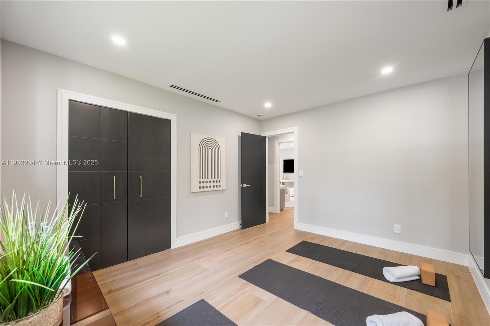 Palmetto Bay, Florida, 33158, United States, 4 Bedrooms Bedrooms, ,4 BathroomsBathrooms,Residential,Active,1988471