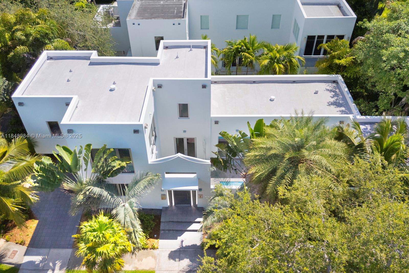 Miami, Florida, 33133, United States, 3 Bedrooms Bedrooms, ,3 BathroomsBathrooms,Residential,Active,1903203