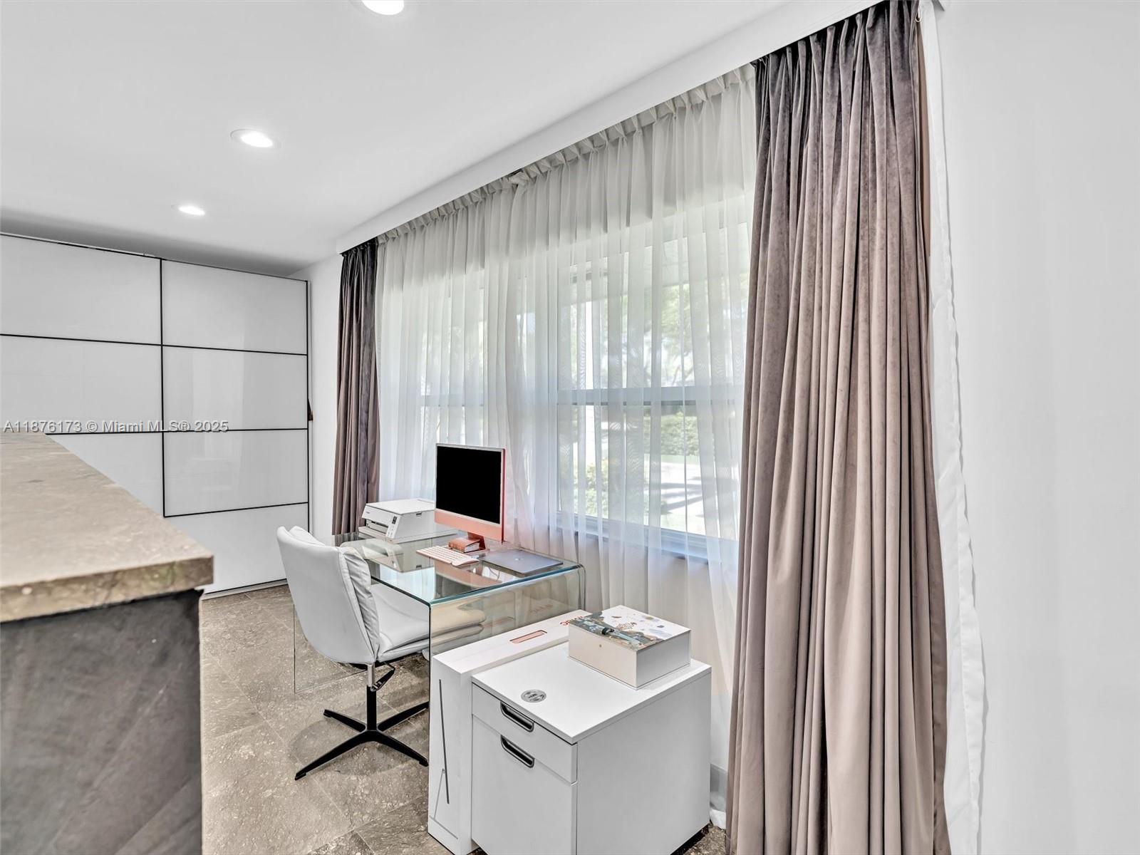 Hollywood, Florida, 33019, United States, 5 Bedrooms Bedrooms, ,4 BathroomsBathrooms,Residential,Active,1942387