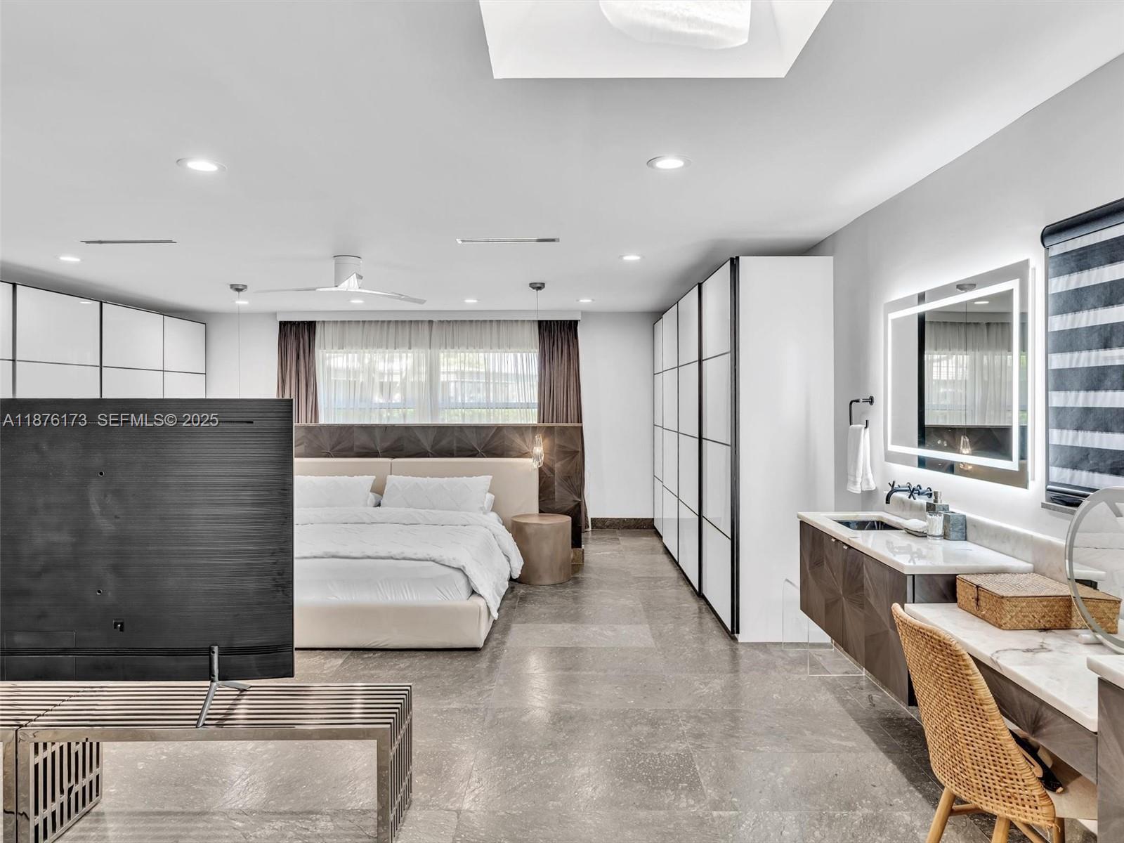 Hollywood, Florida, 33019, United States, 5 Bedrooms Bedrooms, ,4 BathroomsBathrooms,Residential,Active,1942387