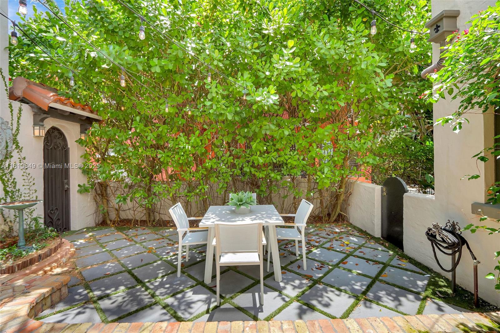 Coral Gables, Florida, 33134, United States, ,3 BathroomsBathrooms,Residential,Active,1829900