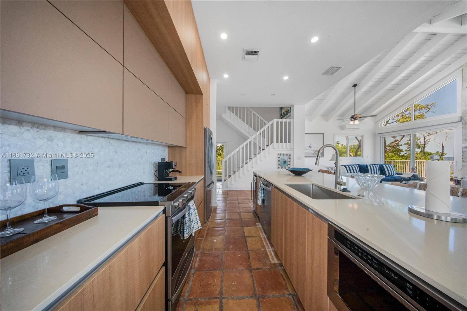 Islamorada, Florida, 33036, United States, 3 Bedrooms Bedrooms, ,4 BathroomsBathrooms,Residential,Active,1920260