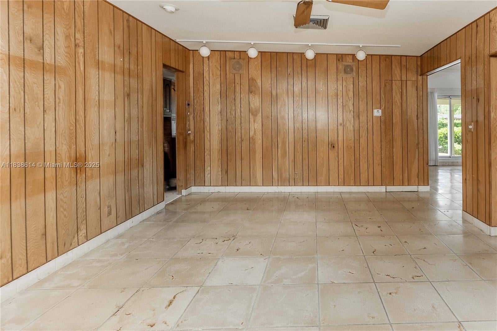 Hollywood, Florida, 33019, United States, 4 Bedrooms Bedrooms, ,4 BathroomsBathrooms,Residential,Active,1892394