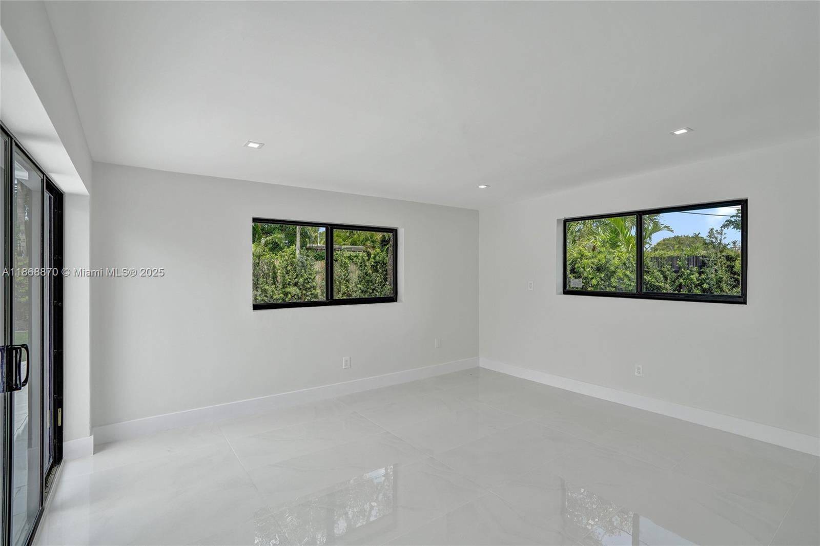 North Miami Beach, Florida, 33179, United States, 5 Bedrooms Bedrooms, ,4 BathroomsBathrooms,Residential,Active,1934804