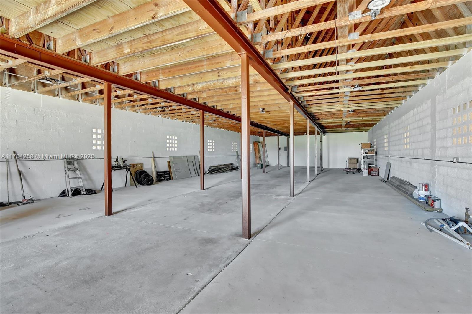 Miramar, Florida, 33027, United States, 5 Bedrooms Bedrooms, ,5 BathroomsBathrooms,Residential,Active,1718866