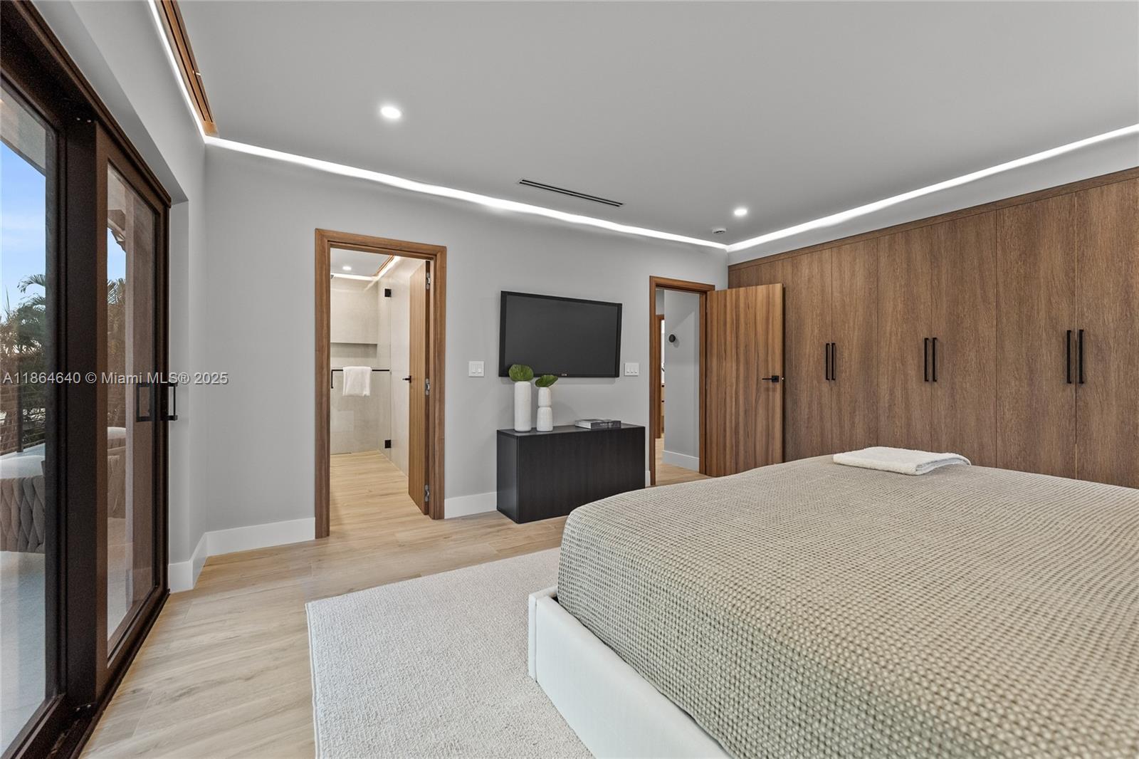 Fort Lauderdale, Florida, 33308, United States, 5 Bedrooms Bedrooms, ,4 BathroomsBathrooms,Residential,Active,1927651