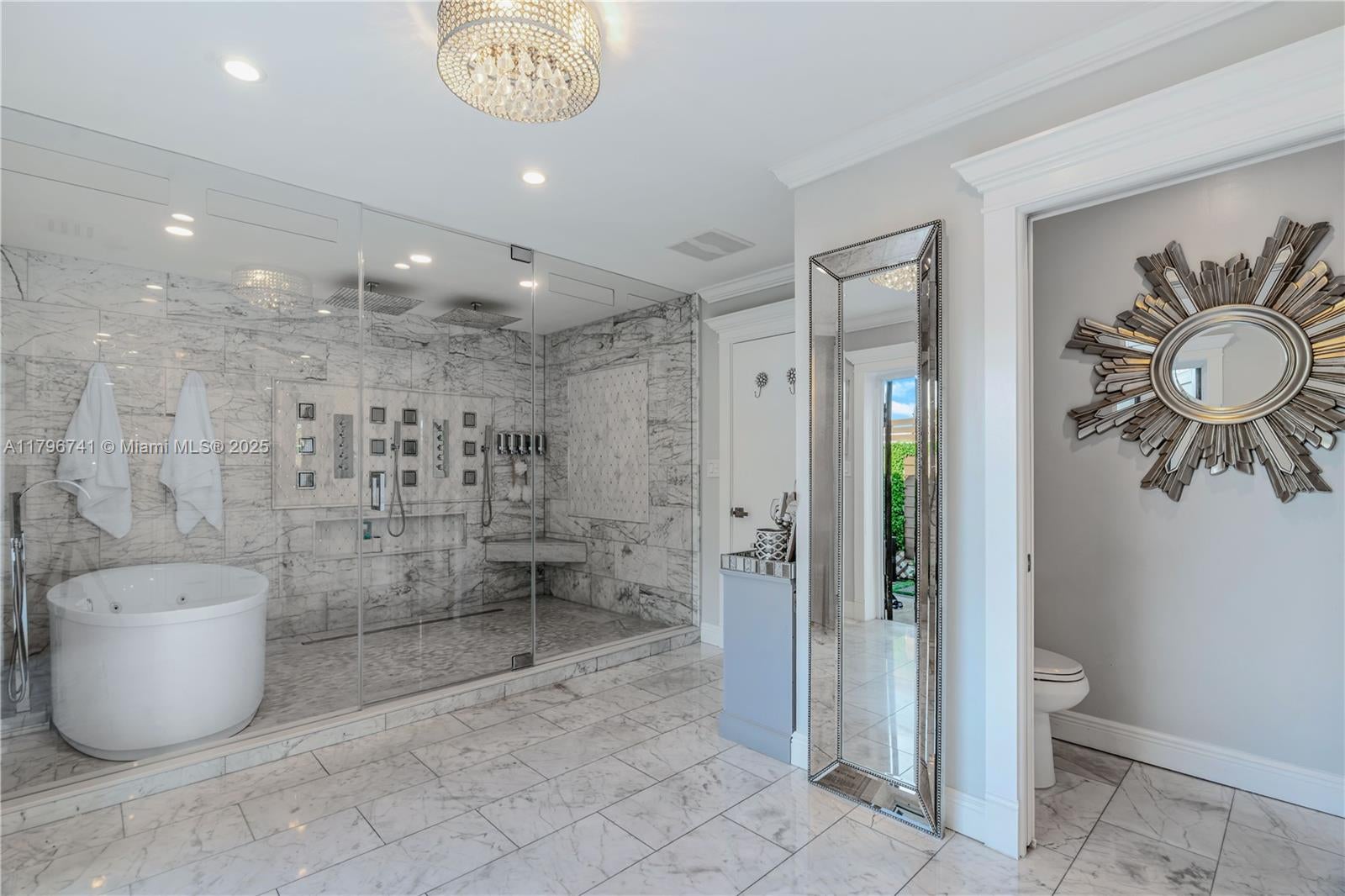 Miami, Florida, 33175, United States, ,5 BathroomsBathrooms,Residential,Pending,1798039