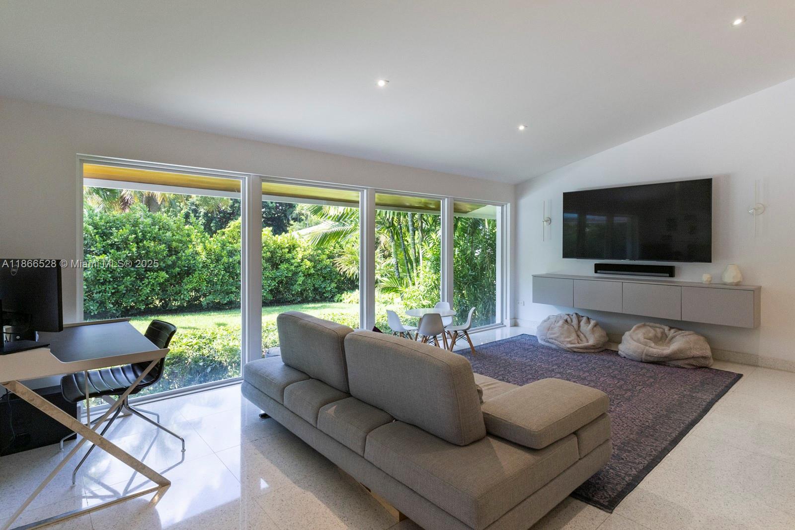 Coral Gables, Florida, 33156, United States, 4 Bedrooms Bedrooms, ,4 BathroomsBathrooms,Residential,Active,1927652