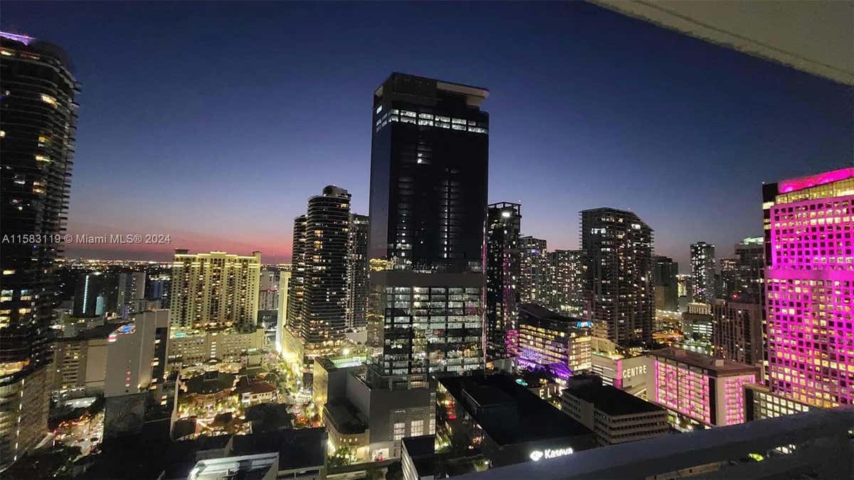 950 BRICKELL BAY DR APT 3501, MIAMI, FL 33131, photo 1 of 26