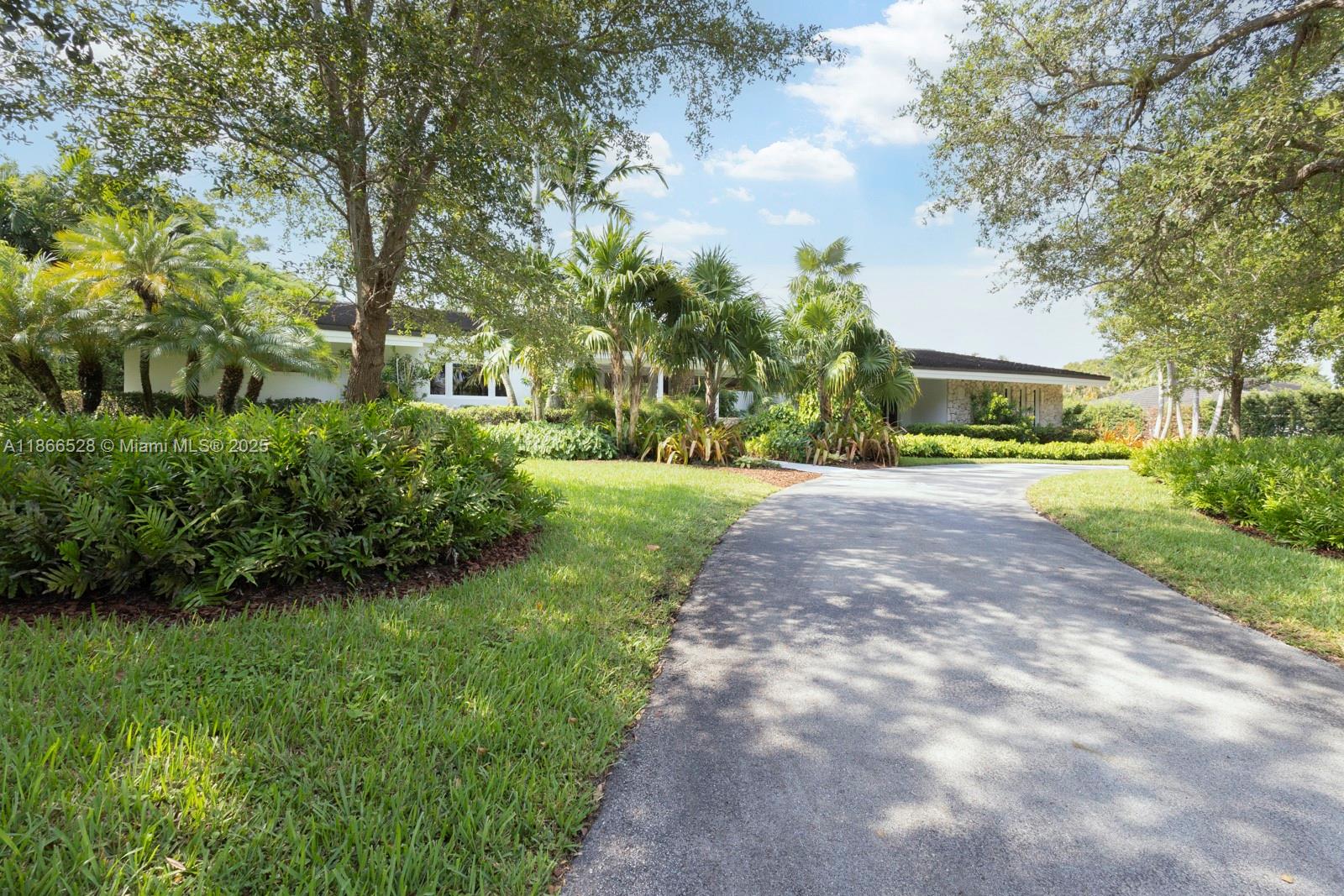 Coral Gables, Florida, 33156, United States, 4 Bedrooms Bedrooms, ,4 BathroomsBathrooms,Residential,Active,1927652