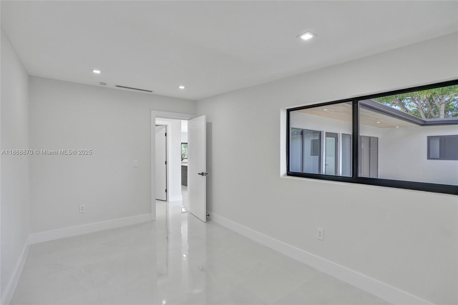 North Miami Beach, Florida, 33179, United States, 5 Bedrooms Bedrooms, ,4 BathroomsBathrooms,Residential,Active,1934804