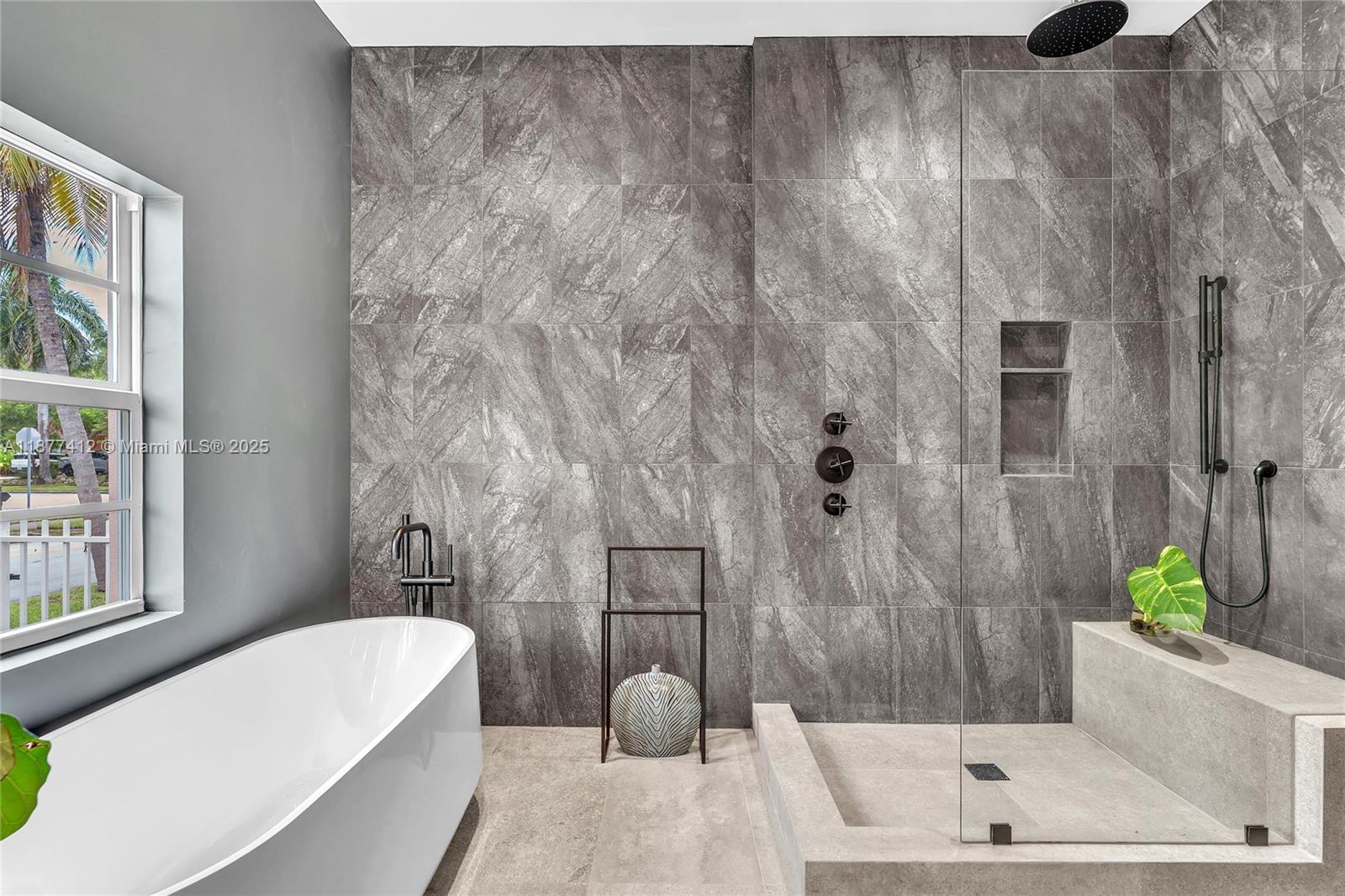 Hollywood, Florida, 33019, United States, 4 Bedrooms Bedrooms, ,6 BathroomsBathrooms,Residential,Active,1946512