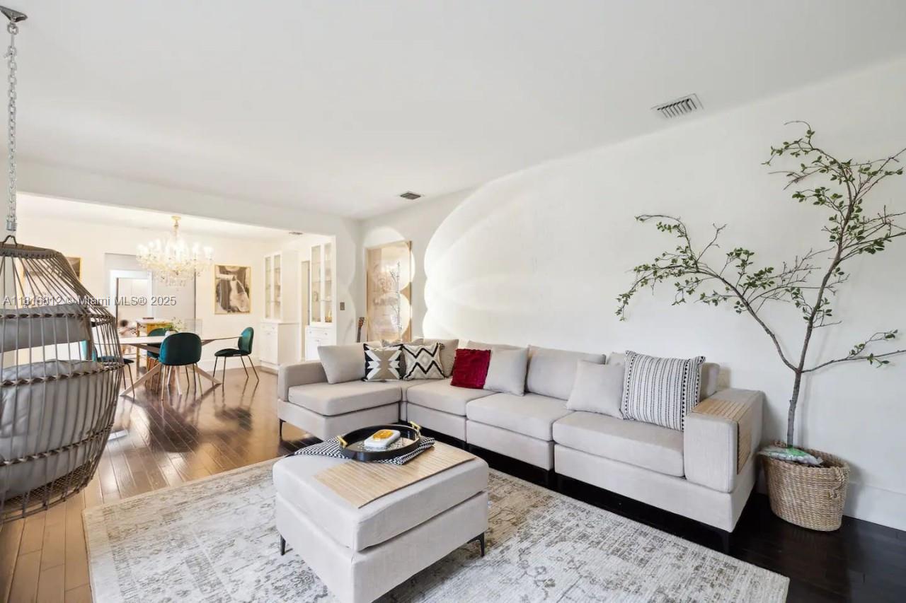 Hollywood, Florida, 33019, United States, 4 Bedrooms Bedrooms, ,4 BathroomsBathrooms,Residential,Active,1843428