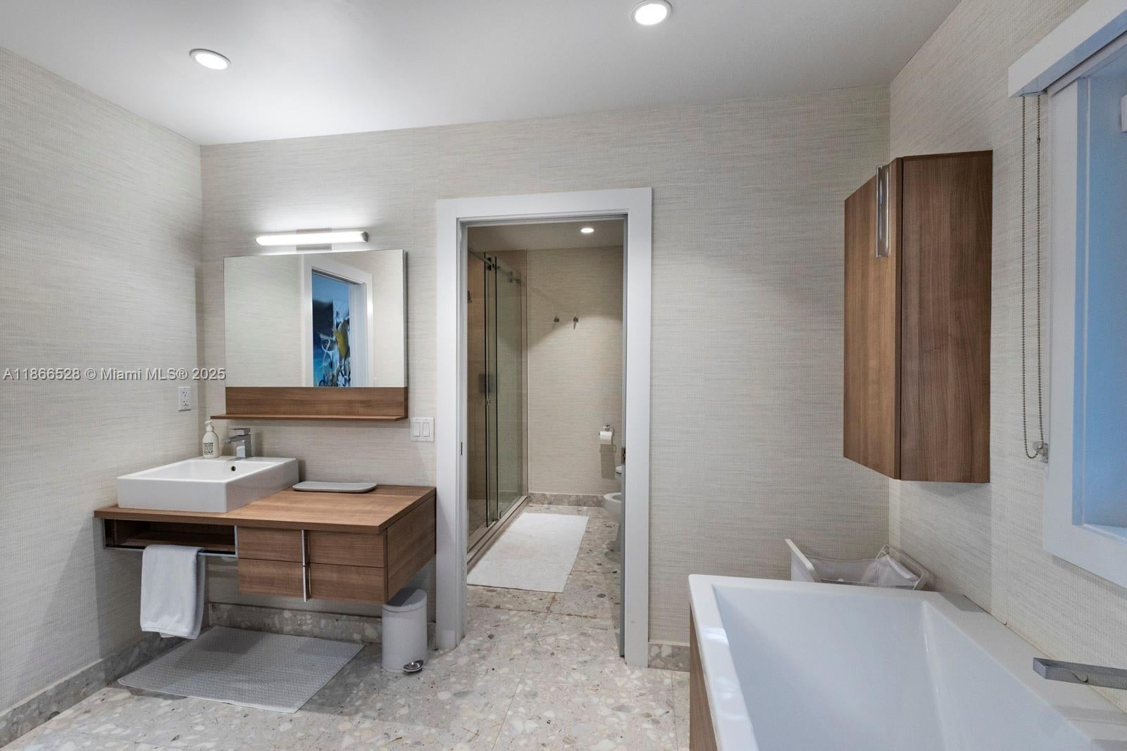 Coral Gables, Florida, 33156, United States, 4 Bedrooms Bedrooms, ,4 BathroomsBathrooms,Residential,Active,1927652