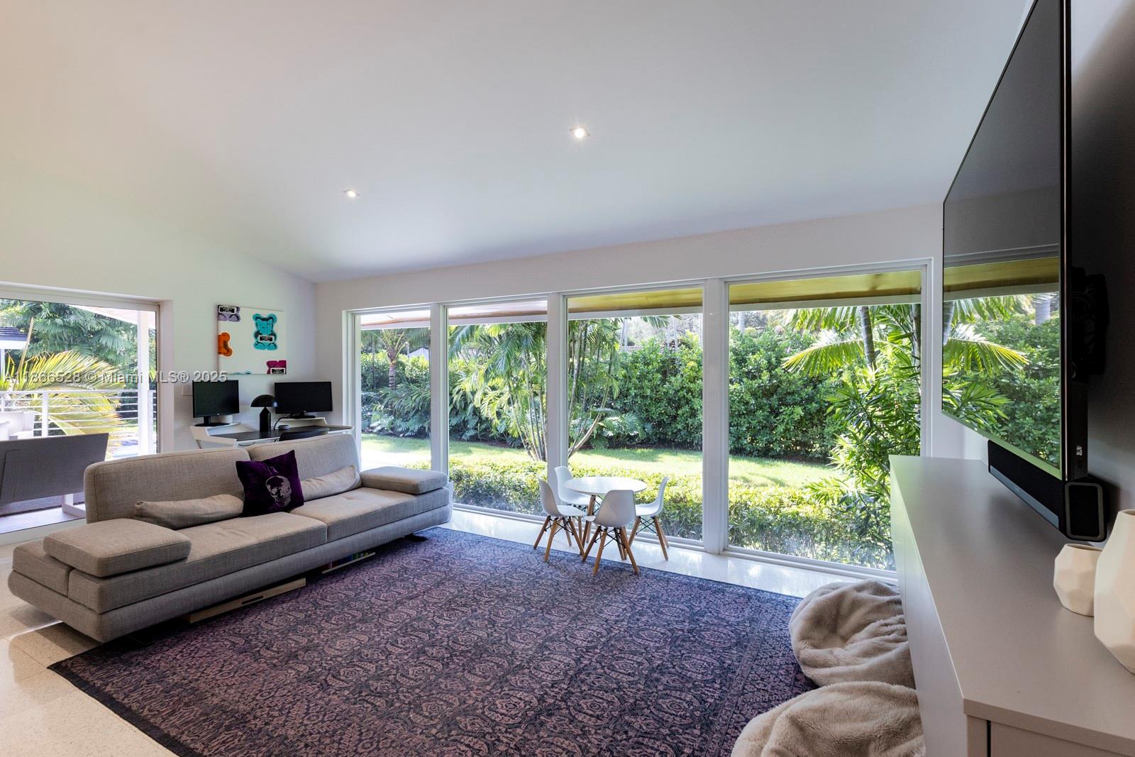 Coral Gables, Florida, 33156, United States, 4 Bedrooms Bedrooms, ,4 BathroomsBathrooms,Residential,Active,1927652