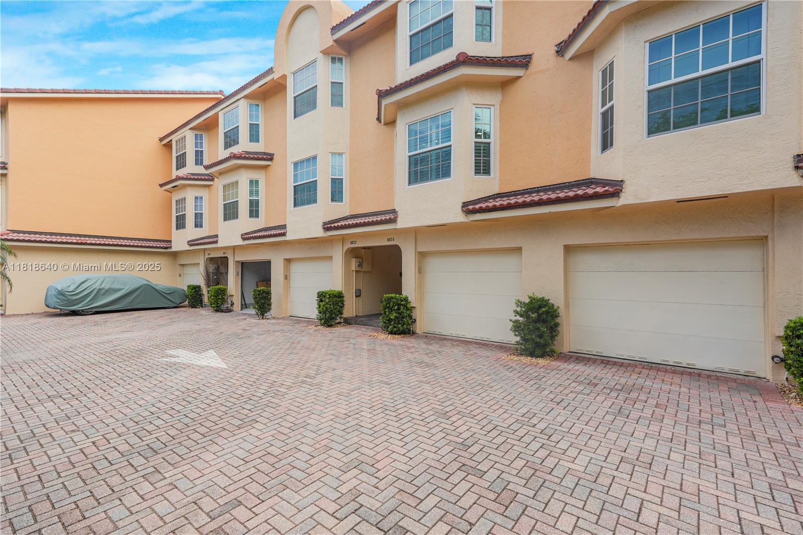 Hollywood, Florida, 33019, United States, 3 Bedrooms Bedrooms, ,4 BathroomsBathrooms,Residential,Active,1852751
