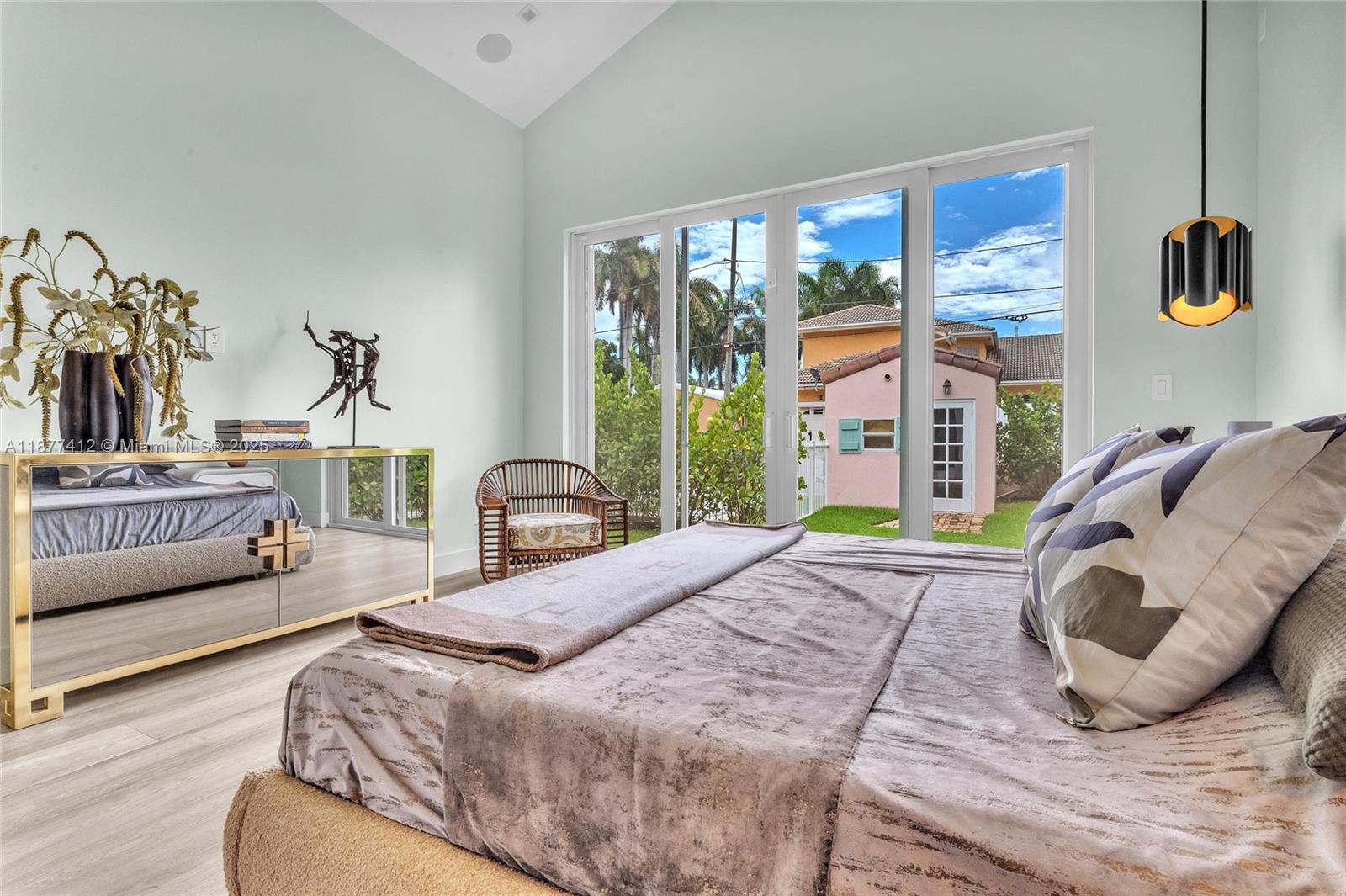 Hollywood, Florida, 33019, United States, 4 Bedrooms Bedrooms, ,6 BathroomsBathrooms,Residential,Active,1946512