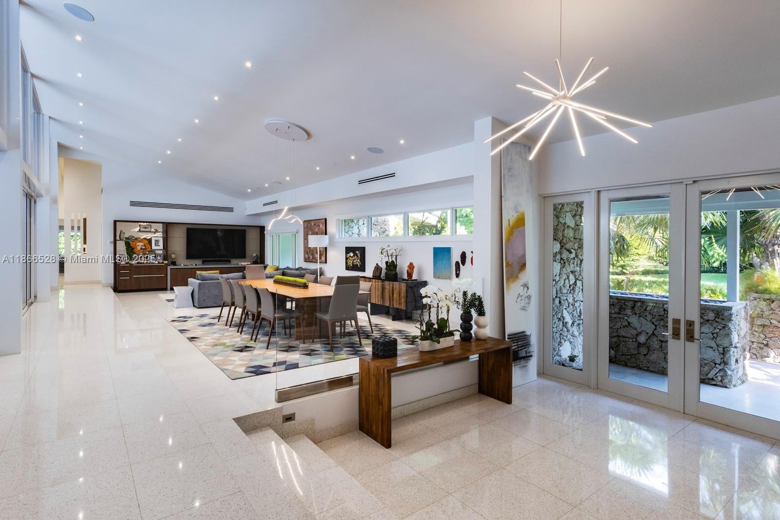 Coral Gables, Florida, 33156, United States, 4 Bedrooms Bedrooms, ,4 BathroomsBathrooms,Residential,Active,1927652