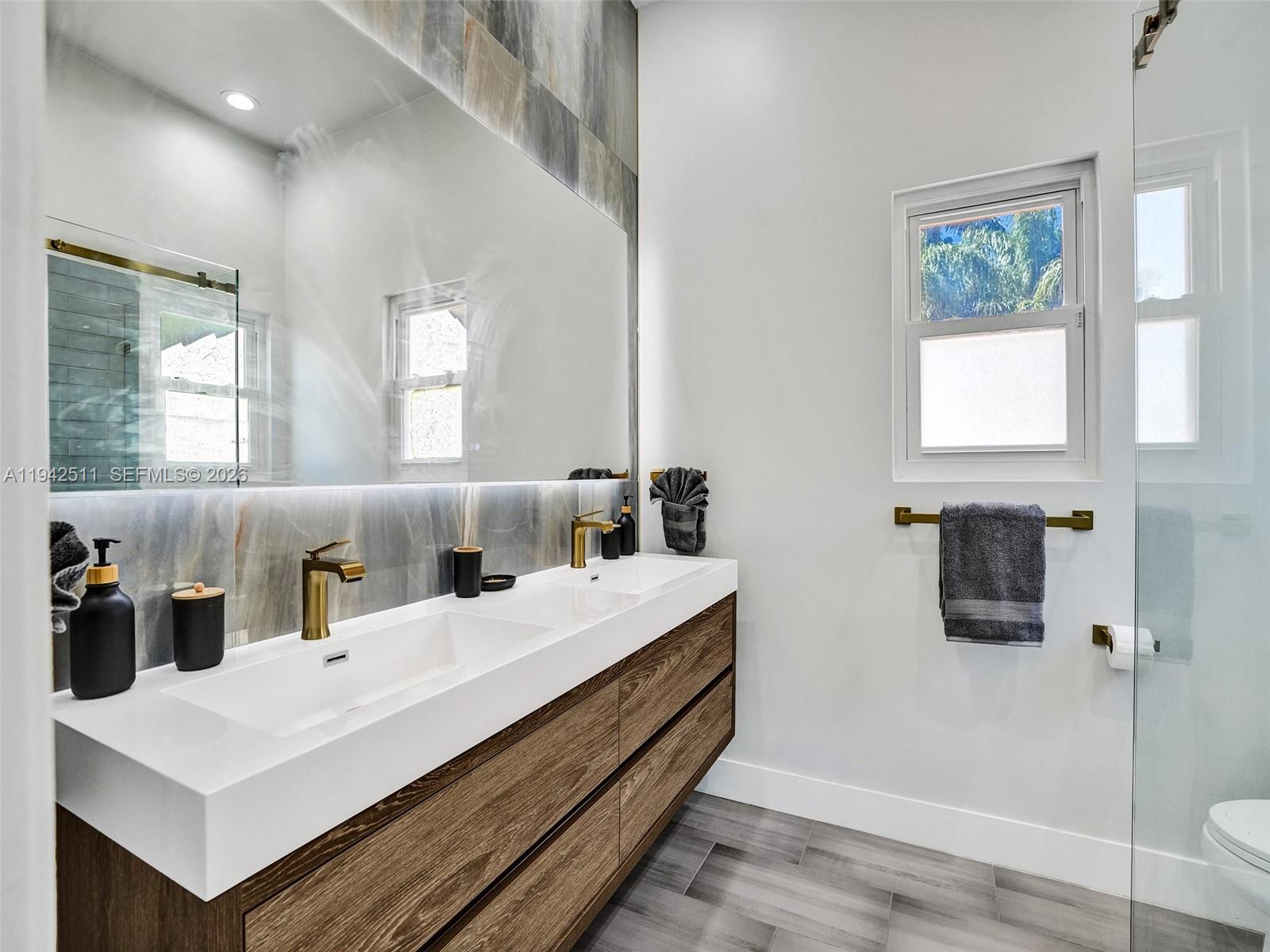 Hollywood, Florida, 33019, United States, 5 Bedrooms Bedrooms, ,4 BathroomsBathrooms,Residential,Active,2009164