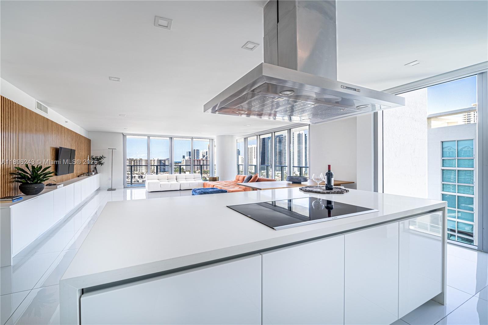 Sunny Isles Beach, Florida, 33160, United States, 3 Bedrooms Bedrooms, ,4 BathroomsBathrooms,Residential,Active,1964266