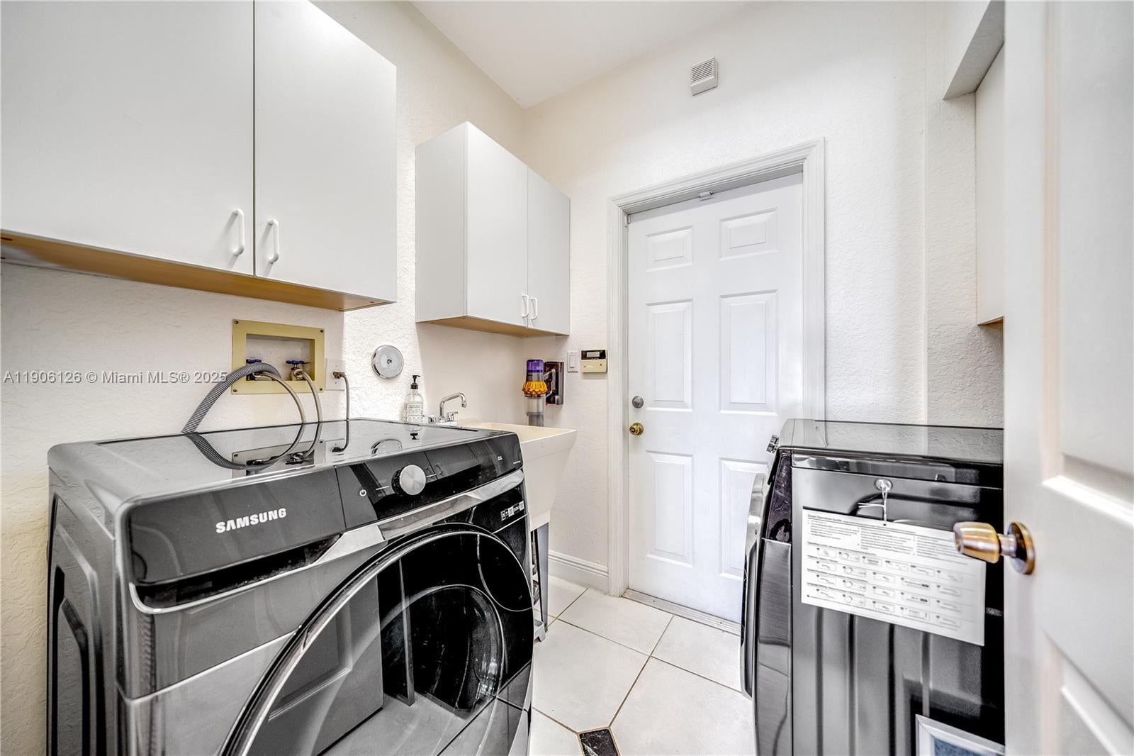 Hollywood, Florida, 33019, United States, 3 Bedrooms Bedrooms, ,3 BathroomsBathrooms,Residential,Active,1985592