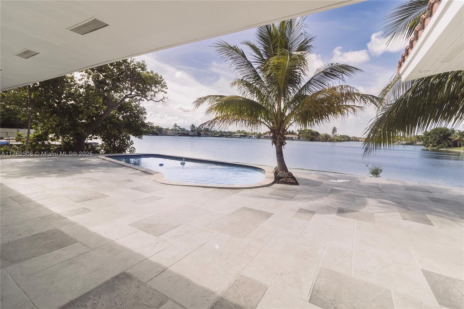 Miami, Florida, 33180, United States, 3 Bedrooms Bedrooms, ,2 BathroomsBathrooms,Residential,Active,1969837