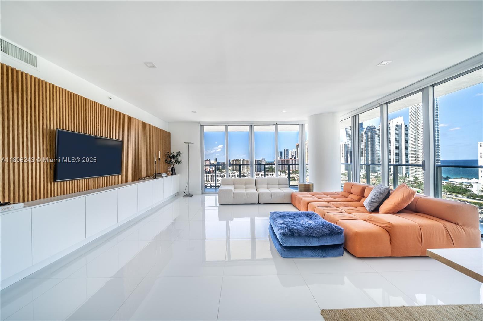 Sunny Isles Beach, Florida, 33160, United States, 3 Bedrooms Bedrooms, ,4 BathroomsBathrooms,Residential,Active,1964266
