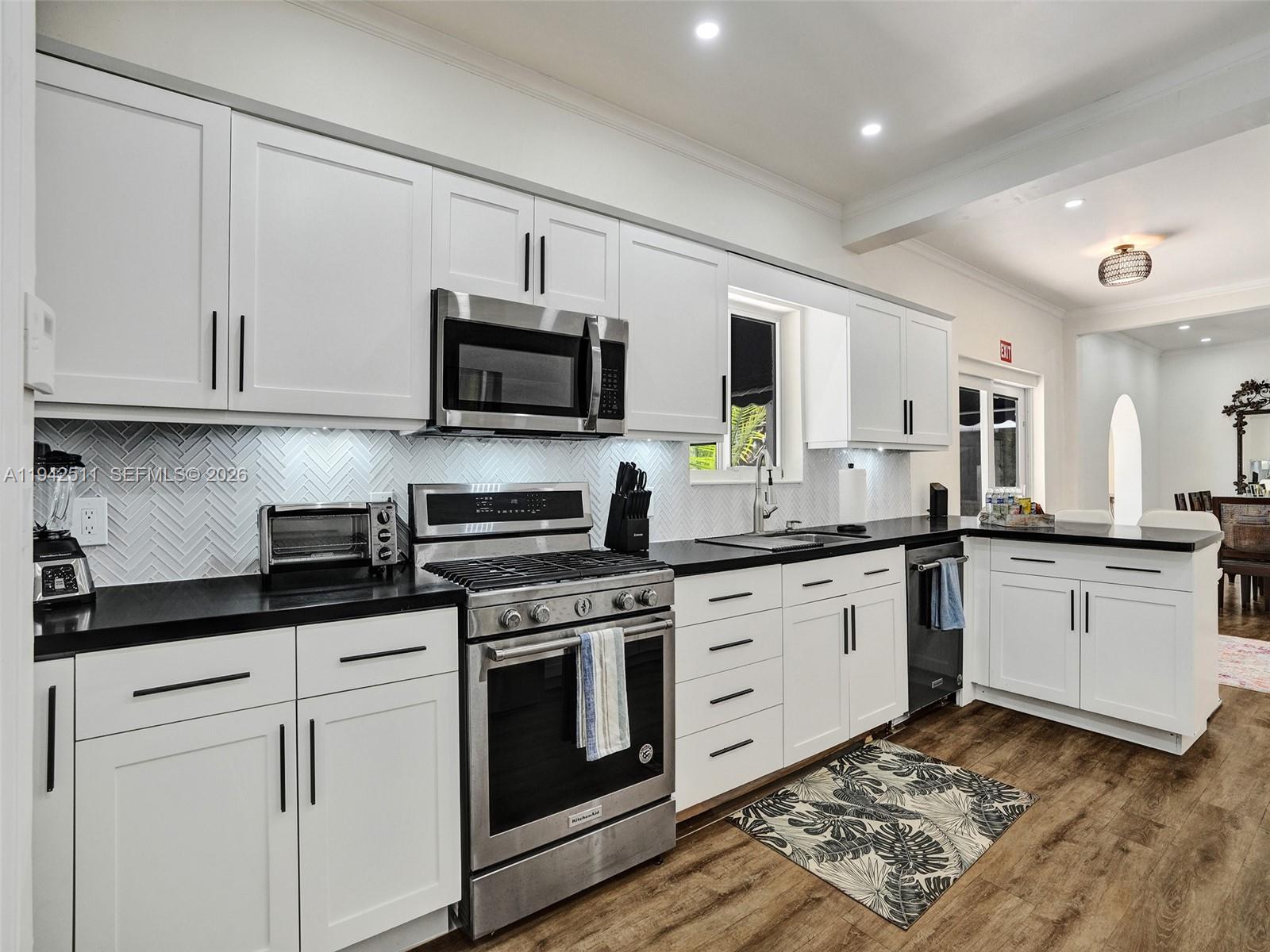 Hollywood, Florida, 33019, United States, 5 Bedrooms Bedrooms, ,4 BathroomsBathrooms,Residential,Active,2009164