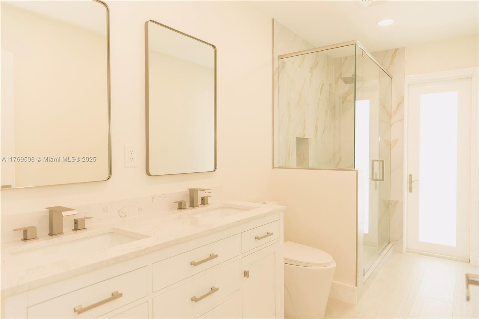 Miami, Florida, 33180, United States, 3 Bedrooms Bedrooms, ,2 BathroomsBathrooms,Residential,Active,1969837