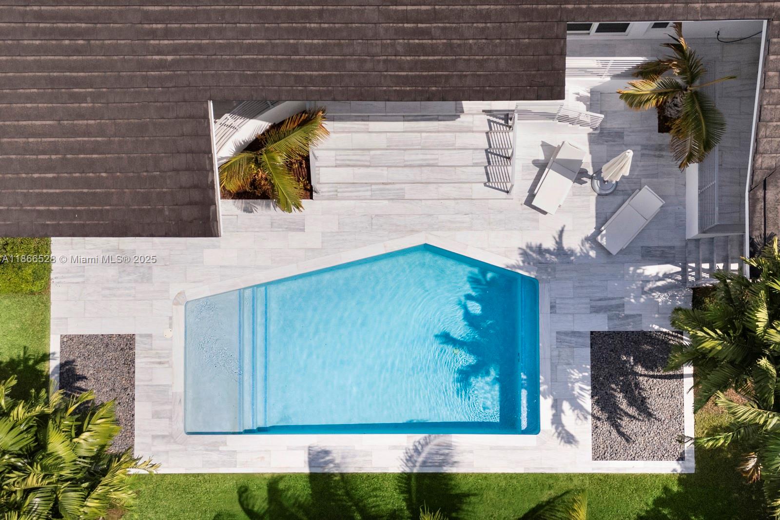 Coral Gables, Florida, 33156, United States, 4 Bedrooms Bedrooms, ,4 BathroomsBathrooms,Residential,Active,1927652