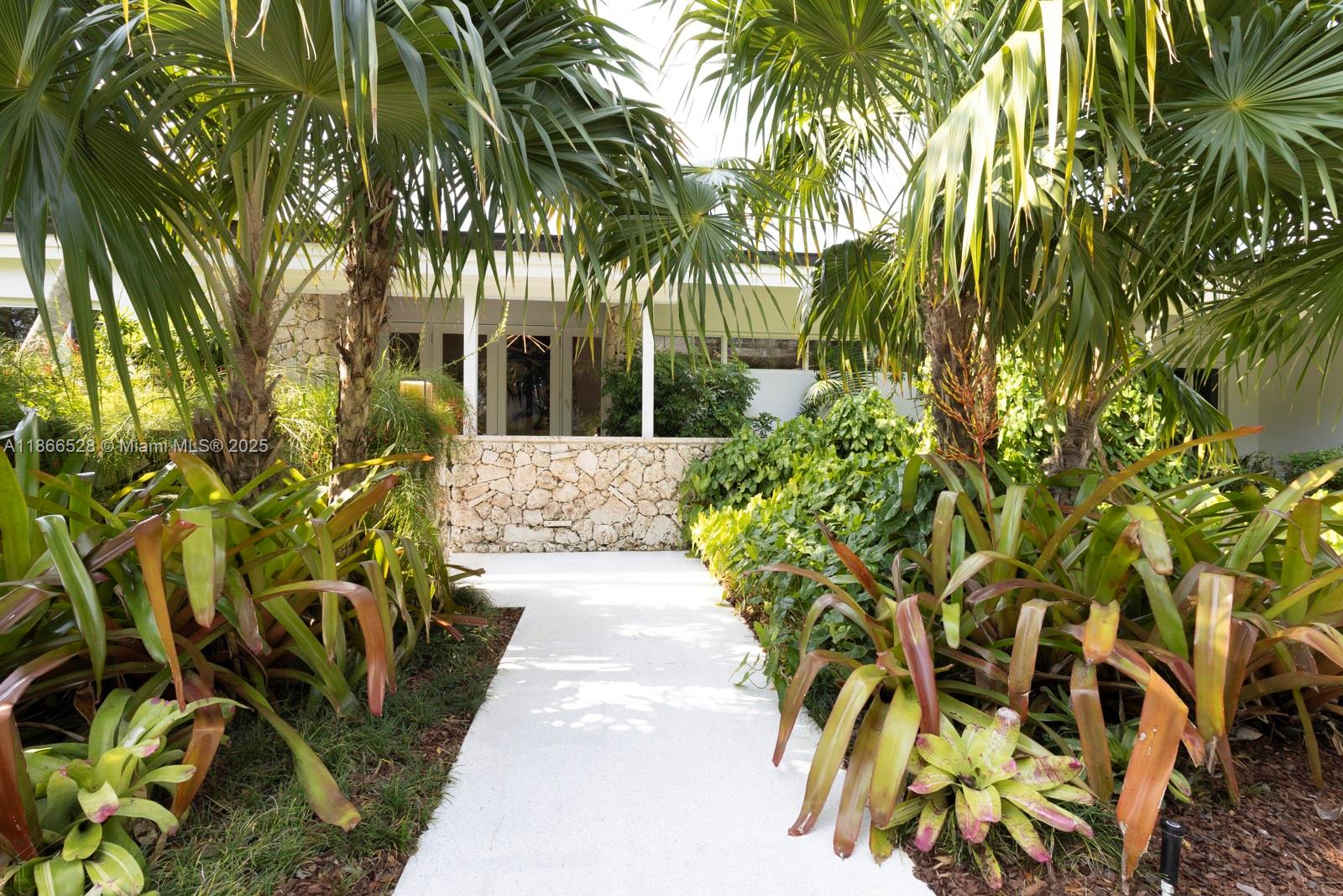 Coral Gables, Florida, 33156, United States, 4 Bedrooms Bedrooms, ,4 BathroomsBathrooms,Residential,Active,1927652