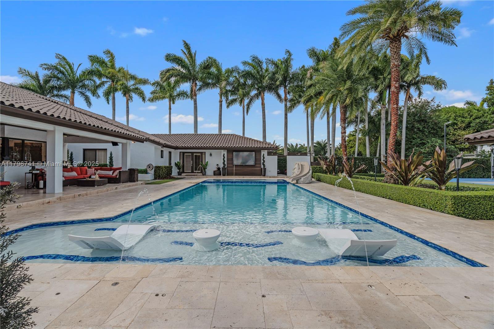Miami, Florida, 33175, United States, ,5 BathroomsBathrooms,Residential,Pending,1798039