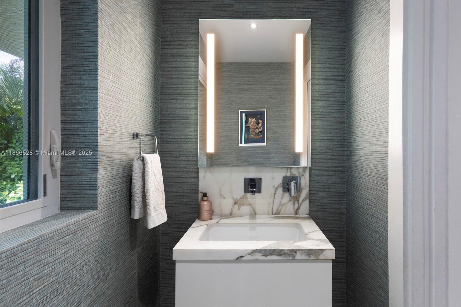 Coral Gables, Florida, 33156, United States, 4 Bedrooms Bedrooms, ,4 BathroomsBathrooms,Residential,Active,1927652