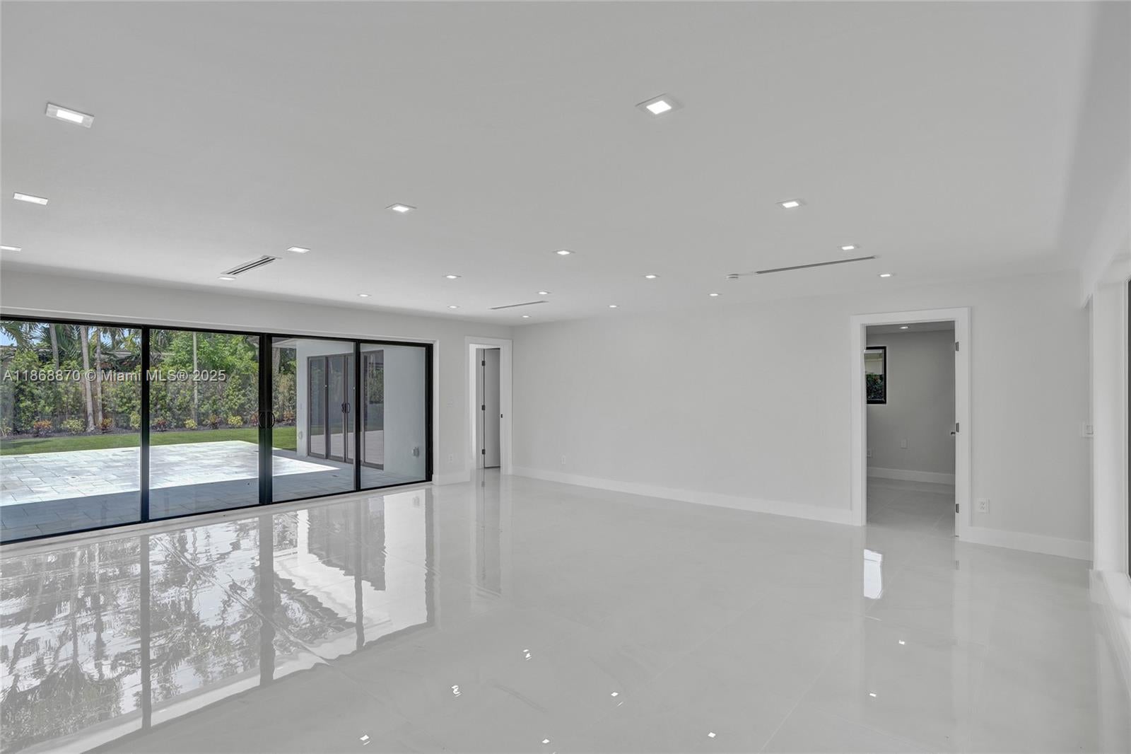 North Miami Beach, Florida, 33179, United States, 5 Bedrooms Bedrooms, ,4 BathroomsBathrooms,Residential,Active,1934804
