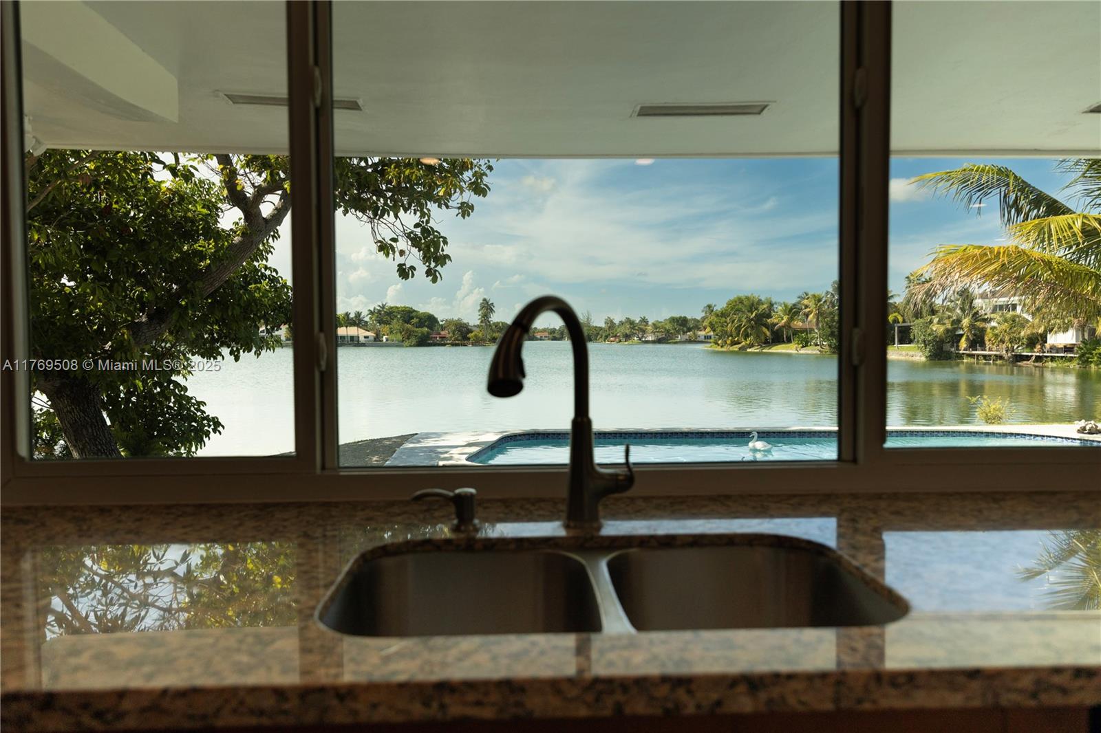 Miami, Florida, 33180, United States, 3 Bedrooms Bedrooms, ,2 BathroomsBathrooms,Residential,Active,1969837