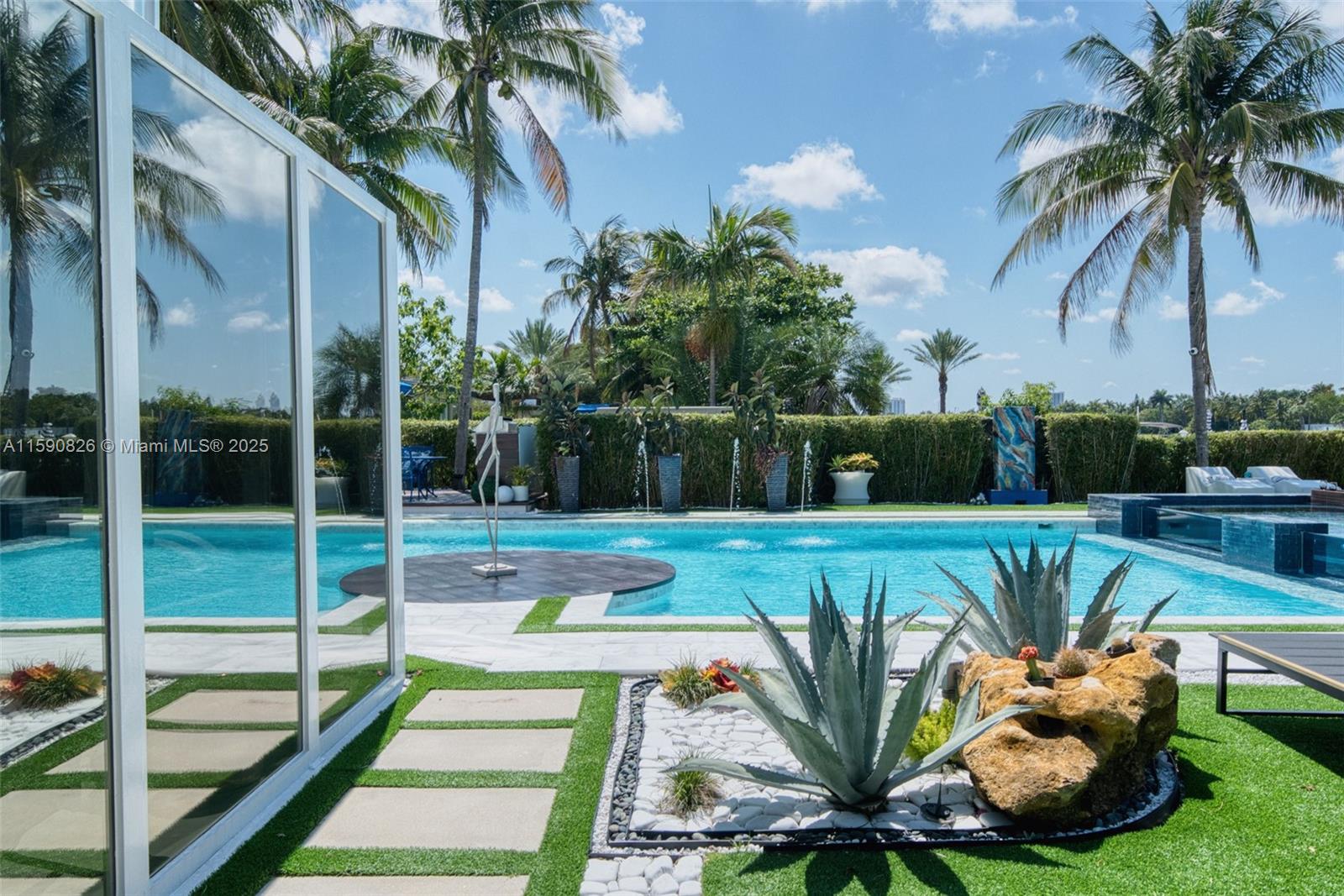 Hollywood, Florida, 33019, United States, 6 Bedrooms Bedrooms, ,6 BathroomsBathrooms,Residential,Pending,1756815