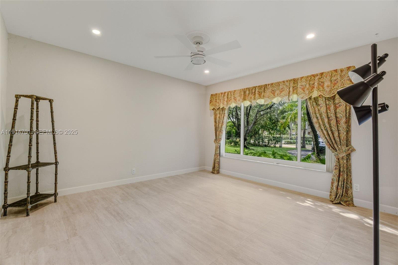 Miami, Florida, 33143, United States, 4 Bedrooms Bedrooms, ,4 BathroomsBathrooms,Residential,Active,1999929