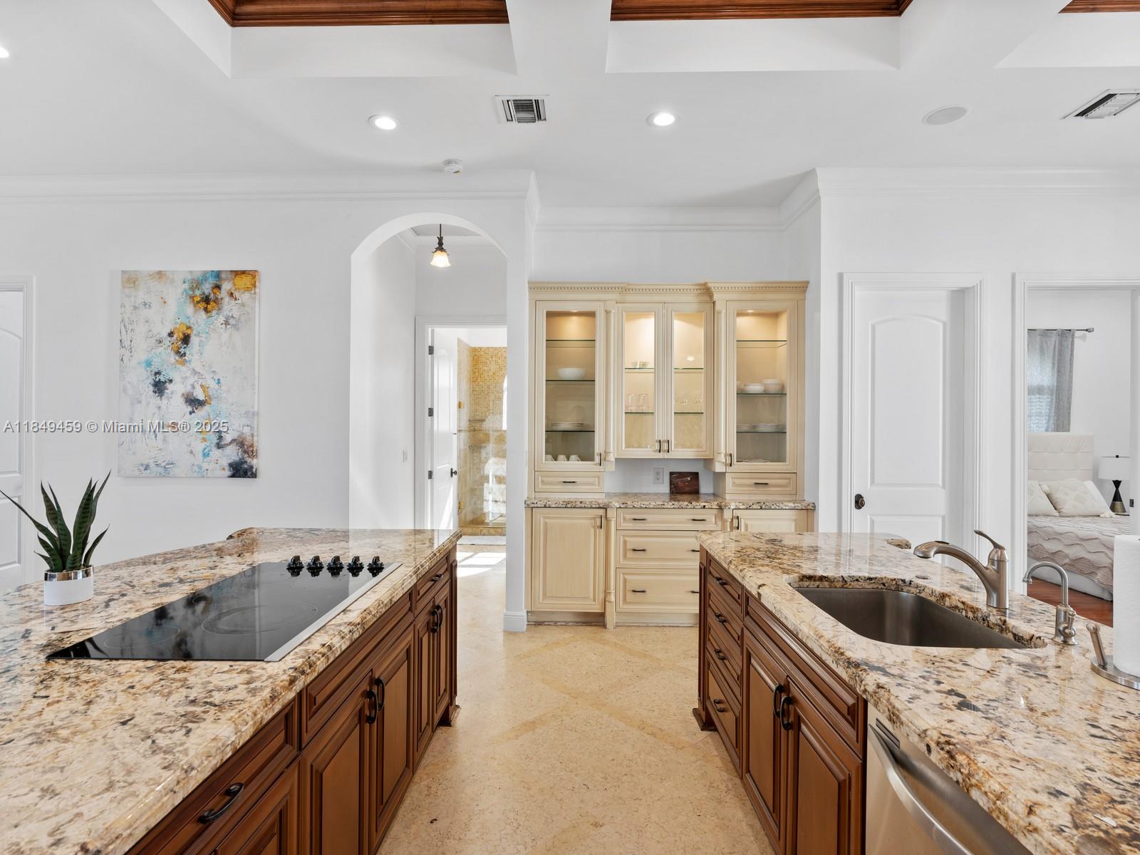 Hollywood, Florida, 33019, United States, 5 Bedrooms Bedrooms, ,3 BathroomsBathrooms,Residential,Active,1904697