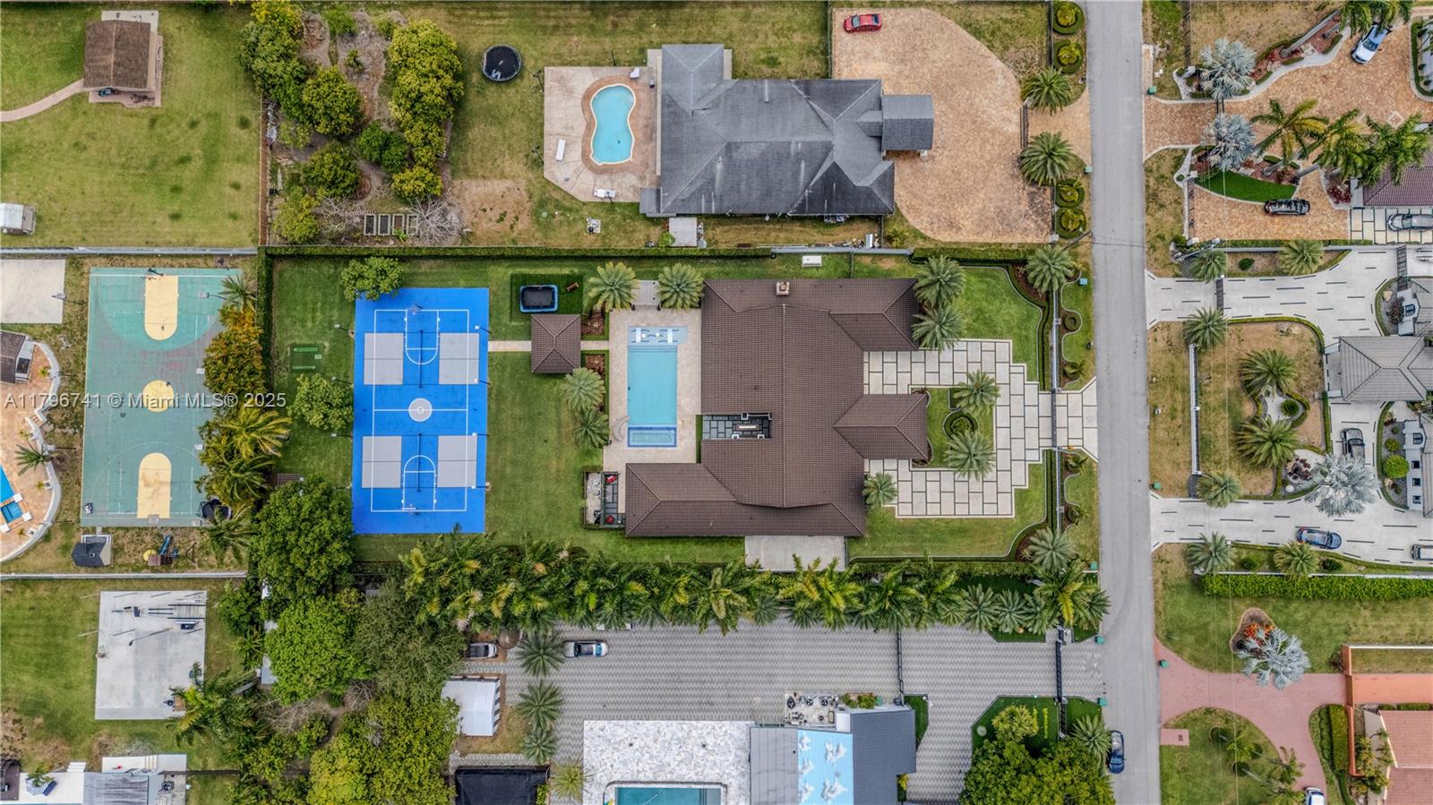 Miami, Florida, 33175, United States, ,5 BathroomsBathrooms,Residential,Pending,1798039