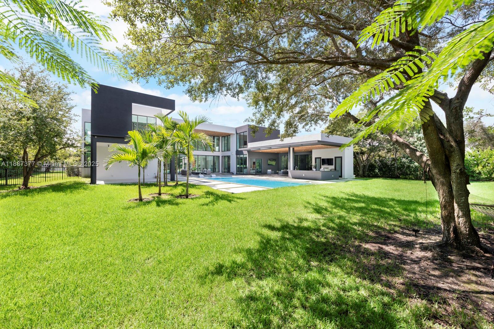 Pinecrest, Florida, 33156, United States, 8 Bedrooms Bedrooms, ,9 BathroomsBathrooms,Residential,Active,1953256