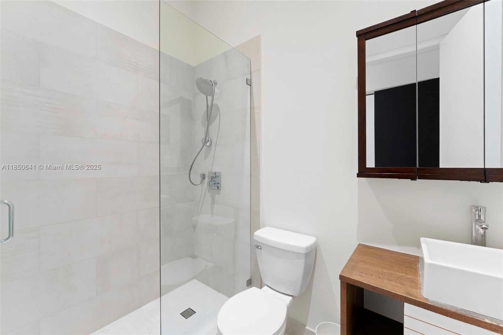 Hollywood, Florida, 33019, United States, 6 Bedrooms Bedrooms, ,6 BathroomsBathrooms,Residential,Active,1905103