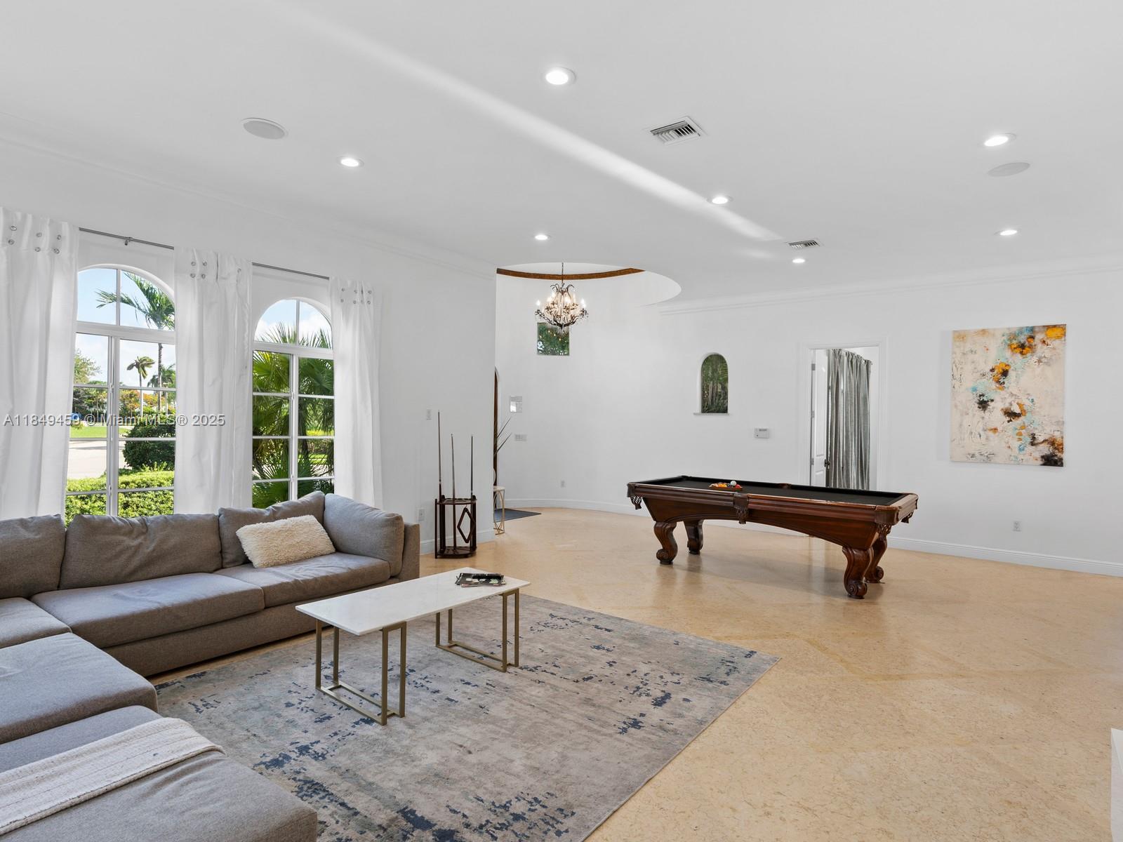 Hollywood, Florida, 33019, United States, 5 Bedrooms Bedrooms, ,3 BathroomsBathrooms,Residential,Active,1904697