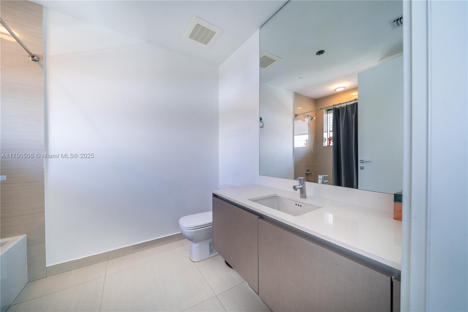 Aventura, Florida, 33180, United States, 3 Bedrooms Bedrooms, ,6 BathroomsBathrooms,Residential,Active,1781820