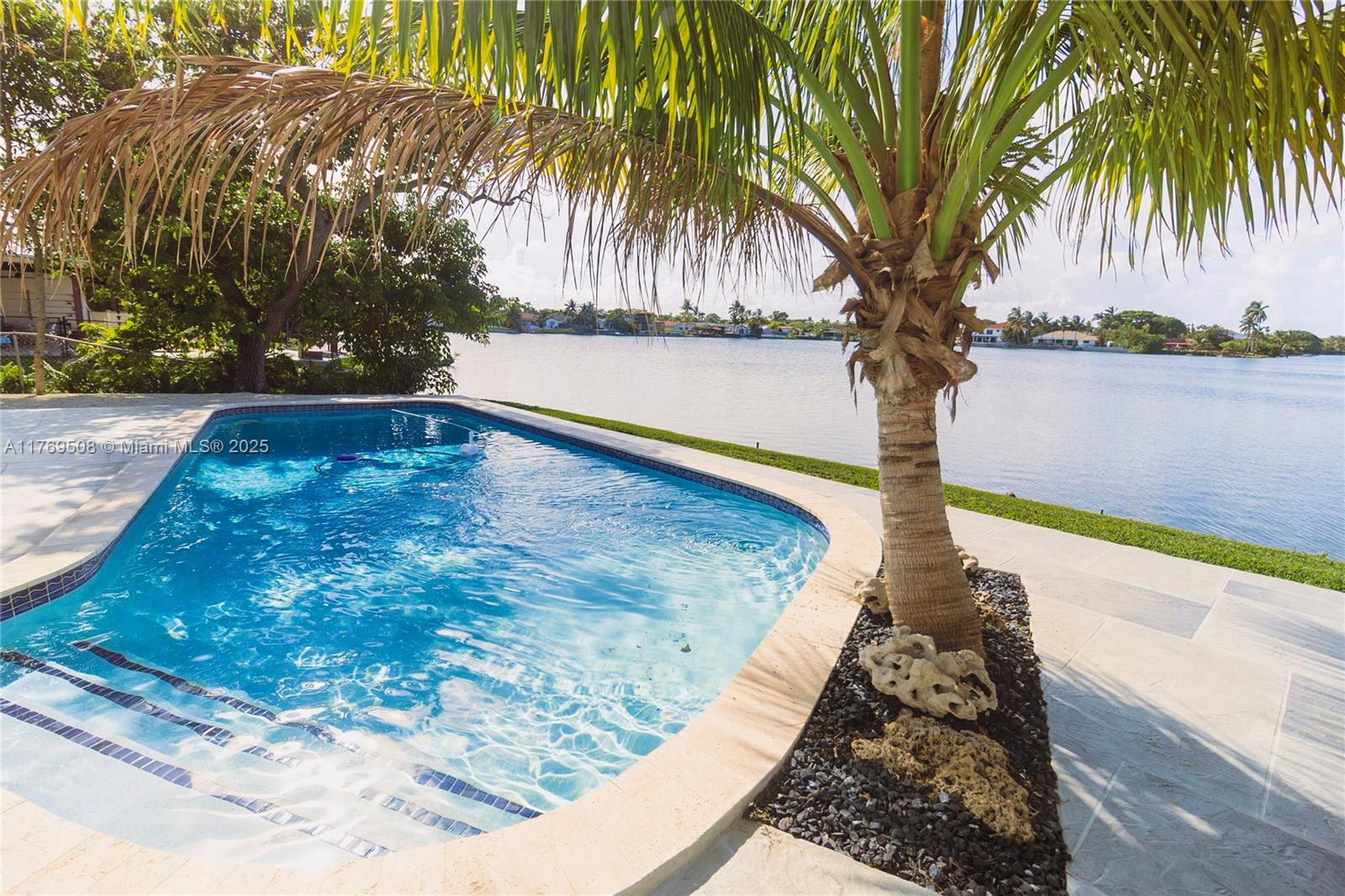 Miami, Florida, 33180, United States, 3 Bedrooms Bedrooms, ,2 BathroomsBathrooms,Residential,Active,1969837