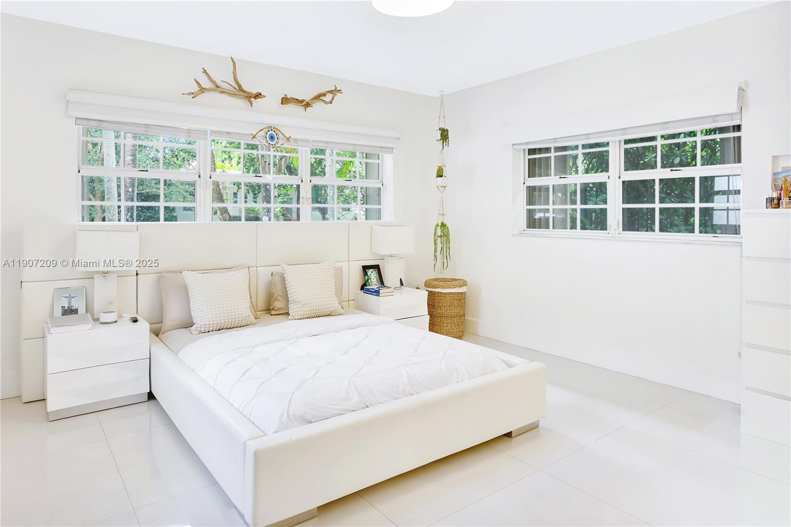 Coral Gables, Florida, 33134, United States, 2 Bedrooms Bedrooms, ,2 BathroomsBathrooms,Residential,Active,1986867