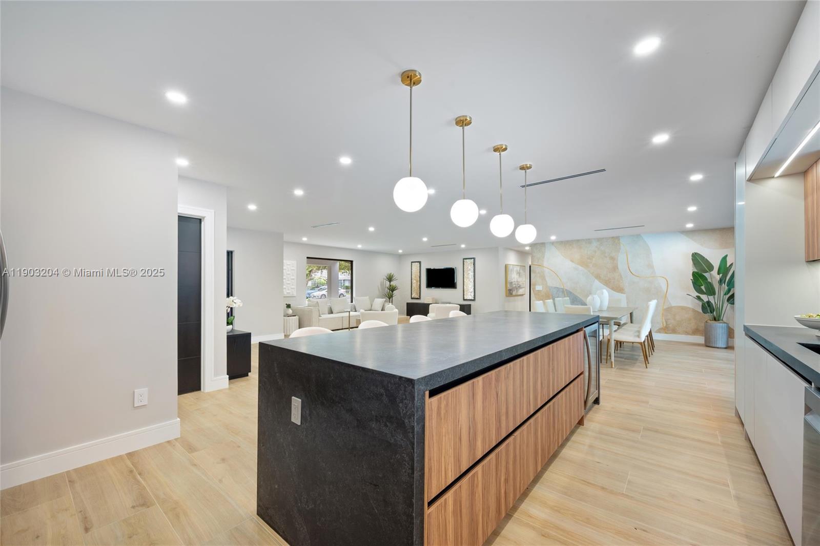 Palmetto Bay, Florida, 33158, United States, 4 Bedrooms Bedrooms, ,4 BathroomsBathrooms,Residential,Active,1988471