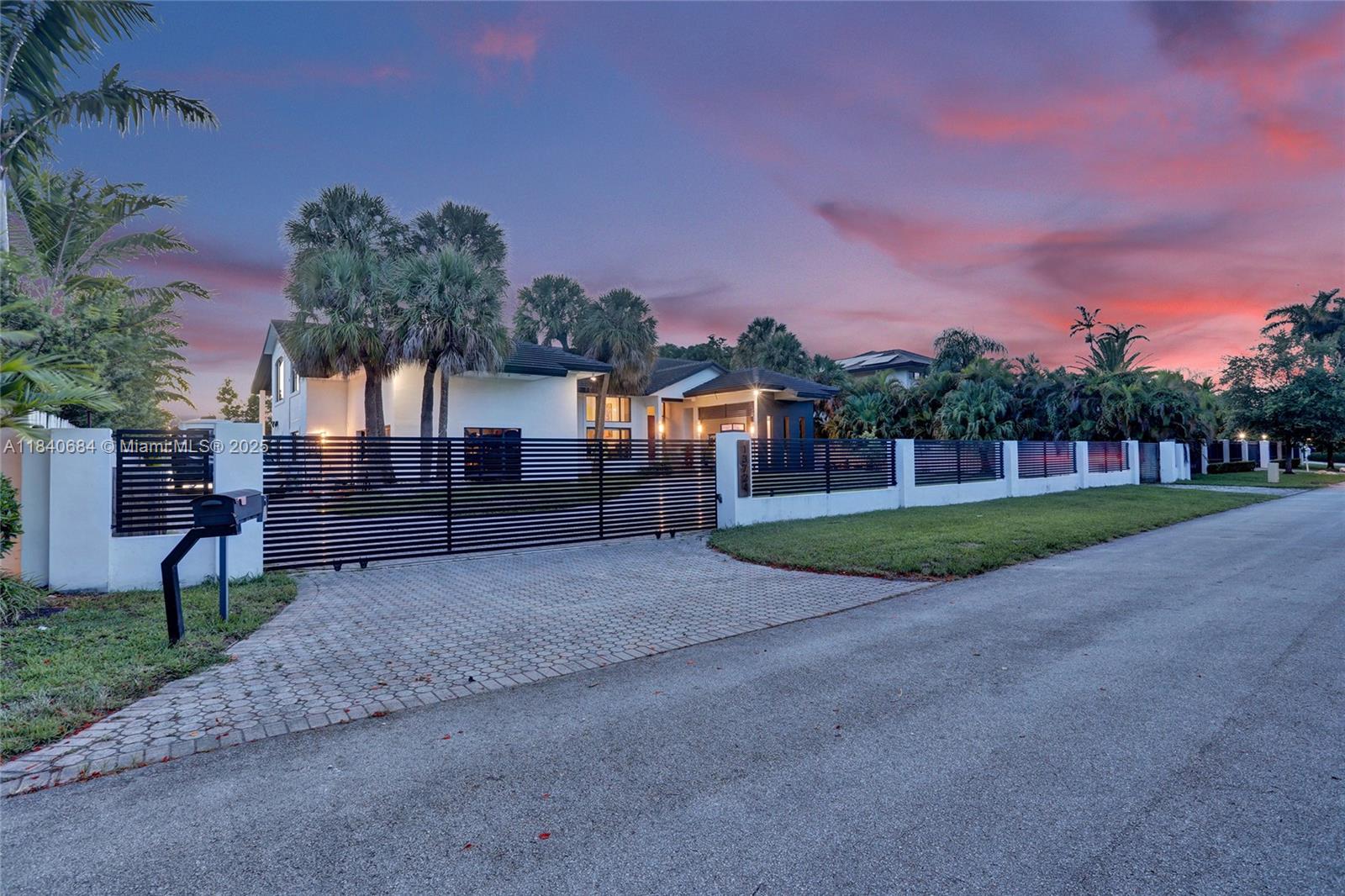 Miami, Florida, 33176, United States, 6 Bedrooms Bedrooms, ,4 BathroomsBathrooms,Residential,Active,1892592